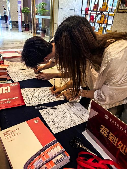 首都经济贸易大学举办2026年研究生招生宣讲咨询会 经济贸易咨询