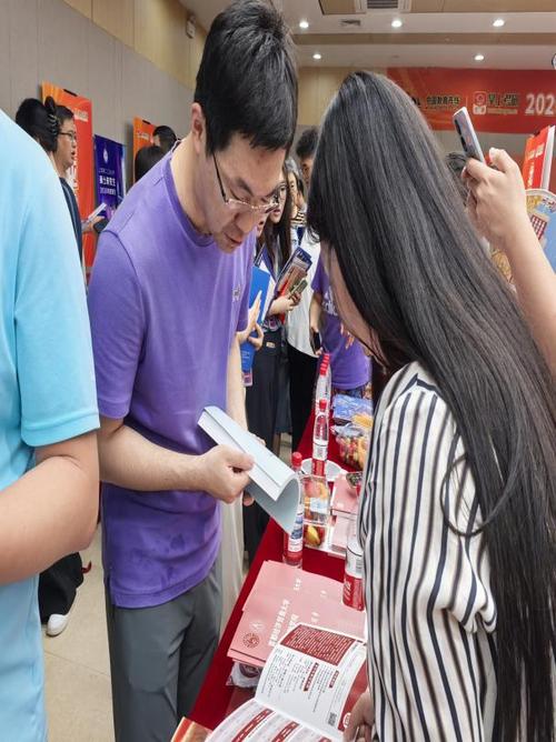 市研究生招生现场咨询活动助力经济贸易方向精准报考